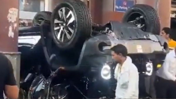 New Mahindra Thar Crashes Minutes After Delivery in Delhi