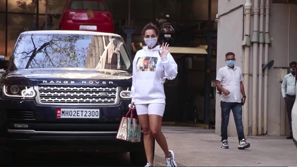 Malaika Arora Buys New Range Rover Autobiography Worth Rs 3 Crore