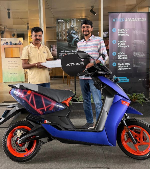 Man Buys 11 Ather Electric Scooters In Five Years Pics Trending