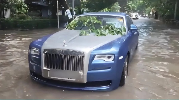 Rs 10 Crore Rolls Royce Ghost Breaks Down in Kolkata Rainwater
