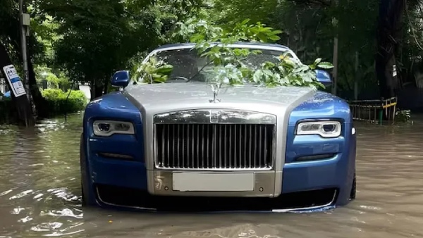 Rs 10 Crore Rolls Royce Ghost Breaks Down in Kolkata Rainwater