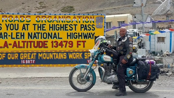 Sohan Roy Retired Lieutenant Colonel Reached Umling La Pass On Classic 500