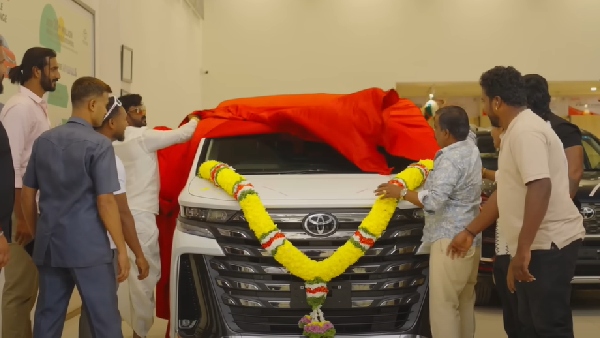 bengaluru Farmer Arrived At Showroom On Bullock Cart To Buy Luxury Car