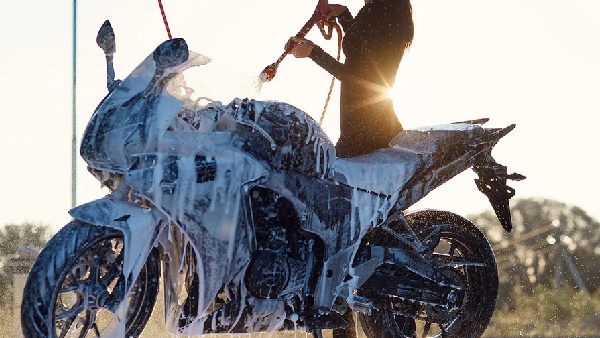 This Hack Will Shut Down Washing Centers Clean Your Bike Like This for a Showroom Shine