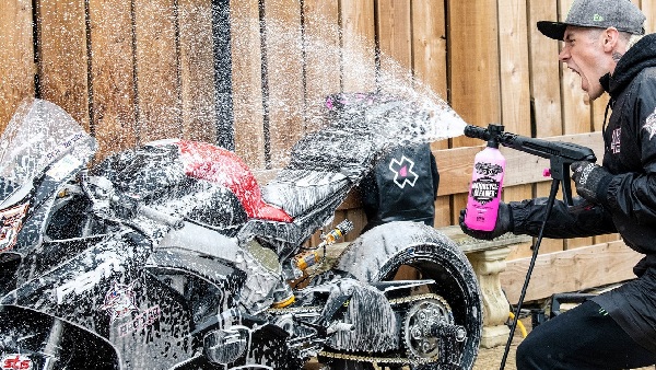 This Hack Will Shut Down Washing Centers Clean Your Bike Like This for a Showroom Shine