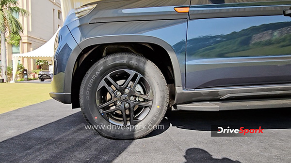 Mahindra Bolero Neo Facelift Launched In India Here First Look Review