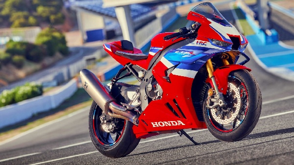 Huge Demand for 30 Lakh Bike Honda 1000cc CBR Deliveries Begin Japanese Superbike Selling Like Hotcakes