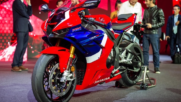 Huge Demand for 30 Lakh Bike Honda 1000cc CBR Deliveries Begin Japanese Superbike Selling Like Hotcakes