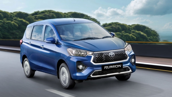 Toyota Rumion Gets Big Price Cut Sales Soar from 68 to 829 Units Offers 27 KM L Mileage