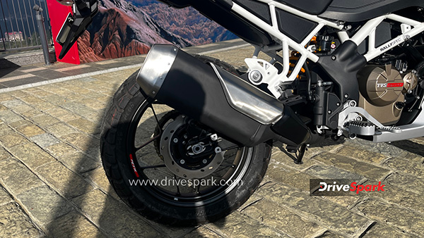 TVS Apache RTX Review Riding Impressions Specifications And All Features