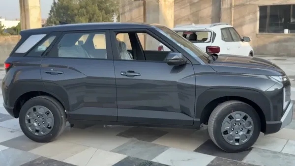 Mid-Level Venue HX5 Arrives at Dealerships Features Engine Specs and Mileage Details