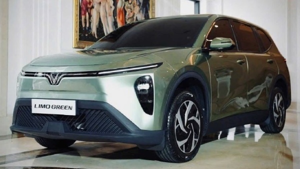 VinFast Limo Green 7-Seater Electric MPV Spotted Testing in India for the First Time