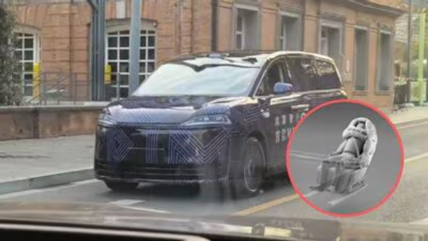 Huaweis Luxeed V9 Set to Feature Worlds First Helmet Airbag A Deep Dive into the Future of Passenger Safety