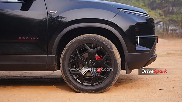 Tata Safari Dark Edition Petrol Review A Powerful Stylish and Tech-Loaded Beast on Wheels