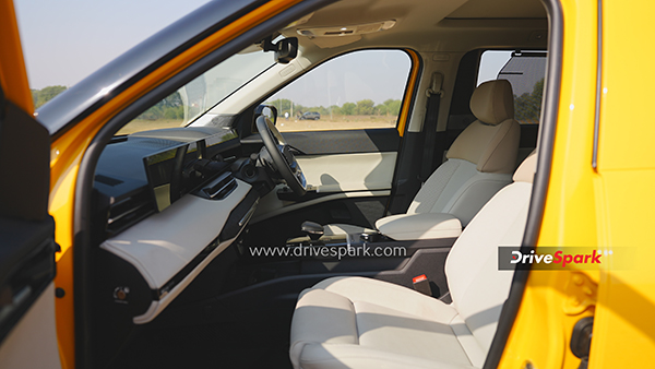 Tata Sierra Receives Over 1 35 Lakh Enquiries and 70000 Bookings on Day 1 Posing Threat to Rivals