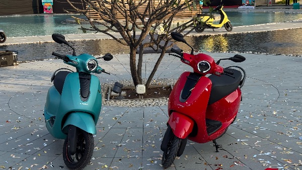 New Bajaj Chetak c25 Electric Scooter Battery Range And All Top Things