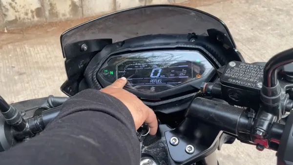 2026 bajaj pulsar 125 reaches showrooms check out new led headlamps features