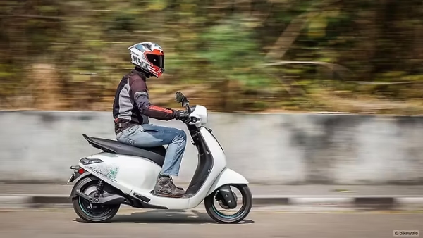 TVS Orbiter vs Bajaj Chetak C2501 Which Budget EV Scooter Is Better in 2026 TVS Orbiter vs Bajaj Chetak C2501 Which Budget EV Scooter Is Better in 2026