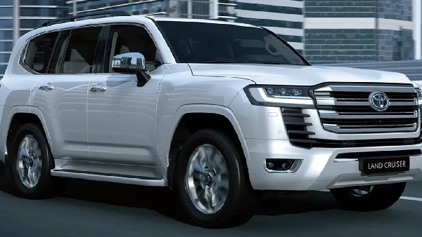 Toyota Recalls 969 Units of Land Cruiser 300 in India Due to Transmission Glitch