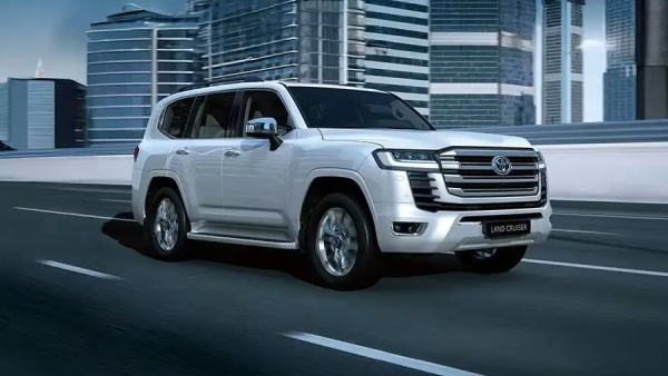 Toyota Recalls 969 Units of Land Cruiser 300 in India Due to Transmission Glitch