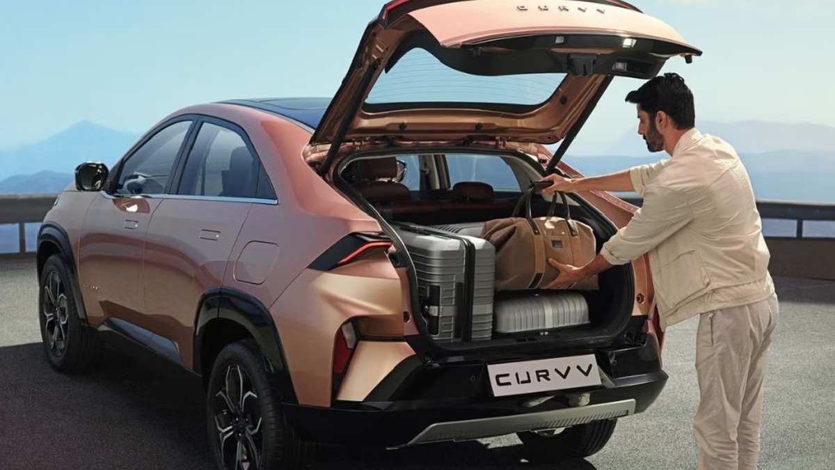 డిక్కీలో బోలెడంత స్థలం.. బడ్జెట్‌లో అదిరిపోయే మైలేజీ.. ఫ్యామిలీ ట్రిప్స్ కోసం టాప్ 5 కార్లు ఇవే