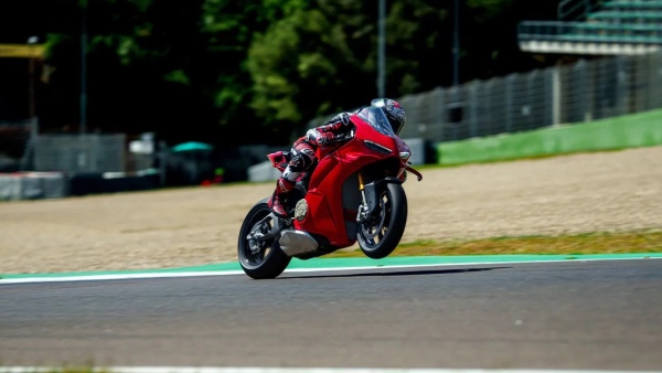 Speed Monsters Top 5 Superbikes in India with Over 200 HP Power Price Details