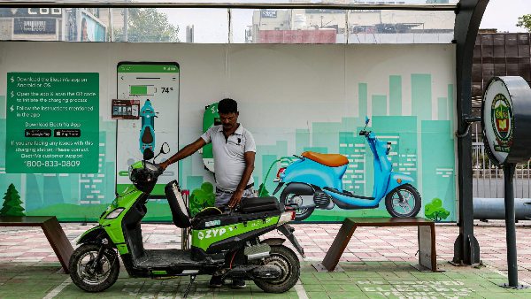 Delhi EV Policy 2026 Tax-Free E-Cars Up to Rs 30 No New Petrol Bikes from 2028