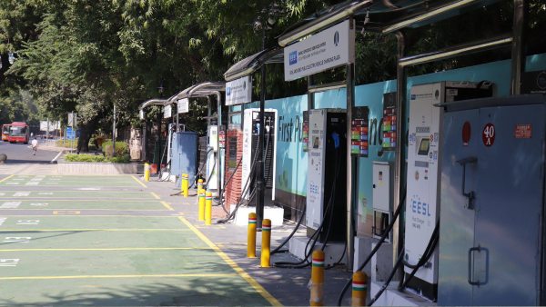 Delhi EV Policy 2026 Tax-Free E-Cars Up to Rs 30 No New Petrol Bikes from 2028