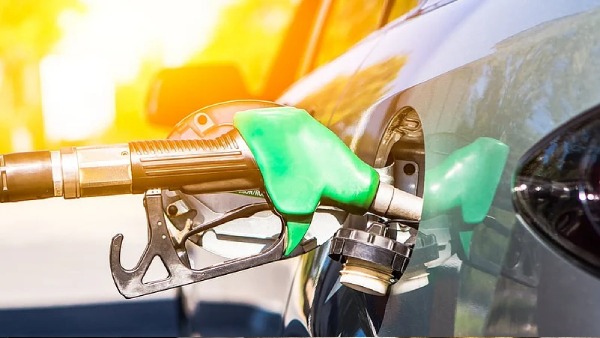 what is e100 ethanol fuel benefits and drawbacks nitin gadkari flex fuel cars india