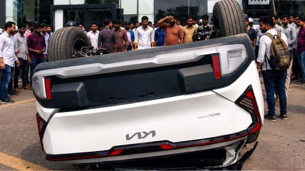 Brand New Kia Seltos Crashes Before Delivery Showroom Lift Mishap Sparks Massive Outrage Brand New Kia Seltos Crashes Before Delivery Showroom Lift Mishap Sparks Massive Outrage