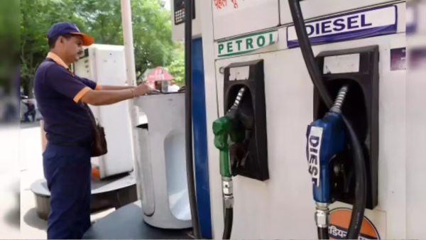 Petrol Pump Scam Caught on CCTV How a Rs 500 Fuel Request Turned Into a Rs 100 Refill Fraud Petrol Pump Scam Caught on CCTV How a Rs 500 Fuel Request Turned Into a Rs 100 Refill Fraud