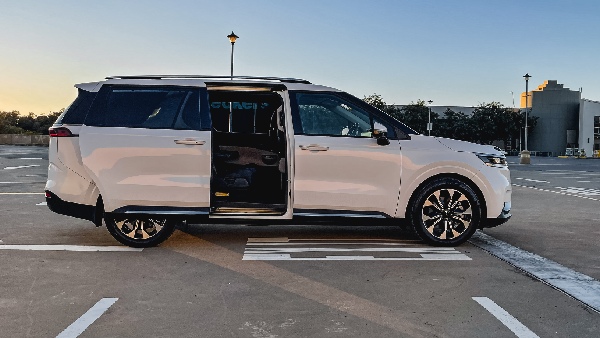 Kia Carnival Sales Crash Luxury MPV Finds Only 30 Buyers in June 2026 Despite 5 Star Features