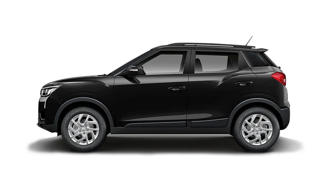 மஹிந்திரா  எக்ஸ்யூவி300 Napoli Black Colour