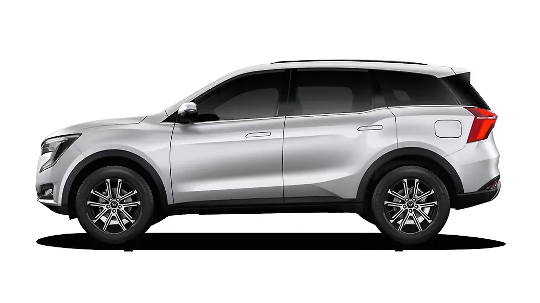 Mahindra  XUV700 Everest White Colour