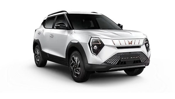 మహీంద్రా  XUV 3XO EV Everest White Colour