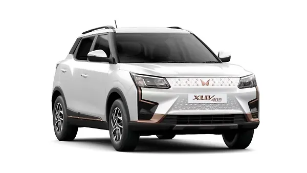 ????????  XUV400 Everest White Colour
