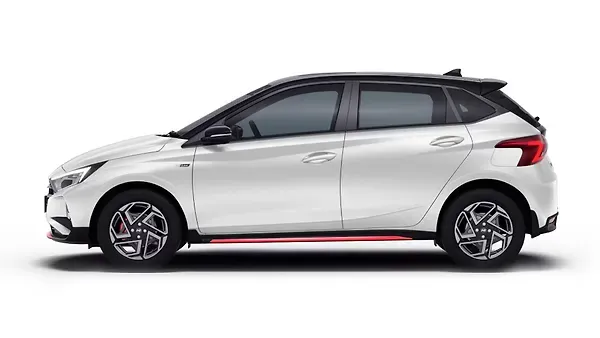 हुंडई  आई20 एन लाइन Atlas White with Abyss Black roof Colour