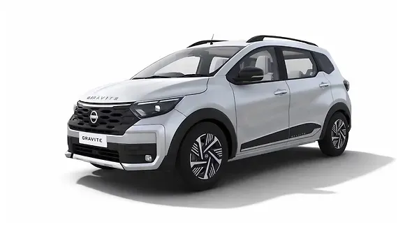 ನಿಸ್ಸಾನ್  New MPV Blade Silver Colour