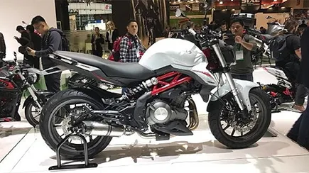 బెనెల్లీ 302S