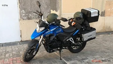 ಯುಎಂ DSR Adventure 200