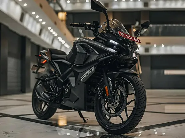 Bajaj Pulsar RS 200 Design And Style