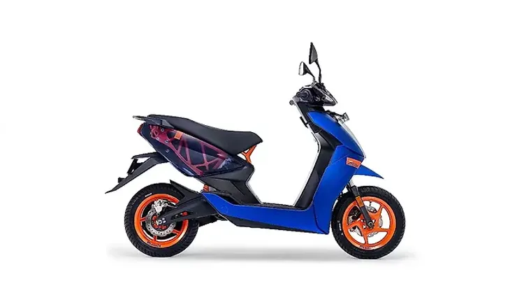 एथर 450 एपेक्स Edium Blue Colour