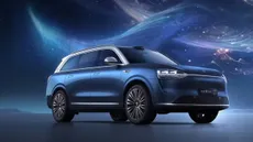 Huawei Aito M9 Electric Suv Can Drive On Three Wheels With Ai Suspension