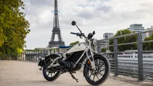 Royal Enfield Flying Flea C6 Launched Europe Uk Gets New Parachute White Colour