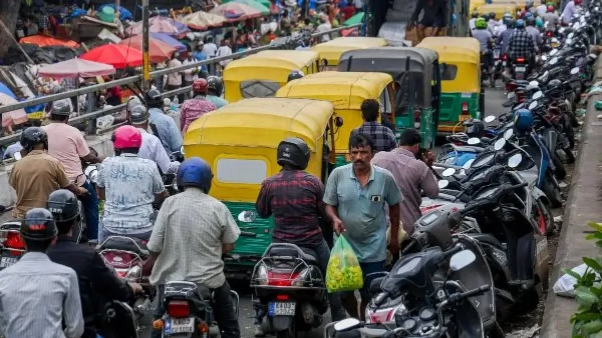 போலி ஹெல்மெட்டுகளை தயாரிப்பவர்கள் மீது நடவடிக்கை எடுக்க கோரிக்கை